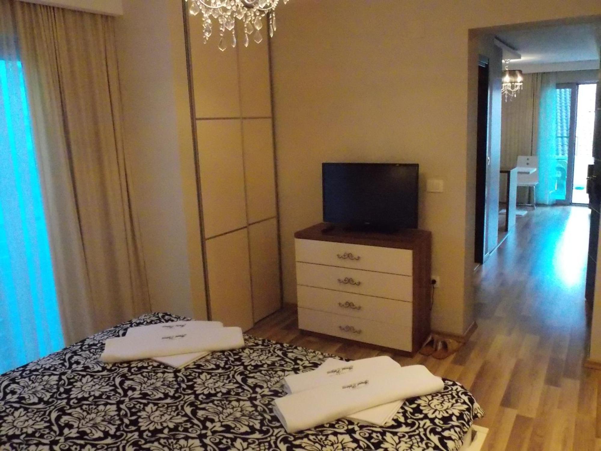 Apartments And Rooms Grand Palazzo Будва Екстериор снимка