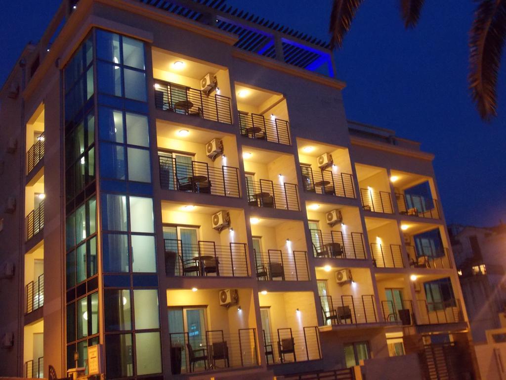 Apartments And Rooms Grand Palazzo Будва Екстериор снимка