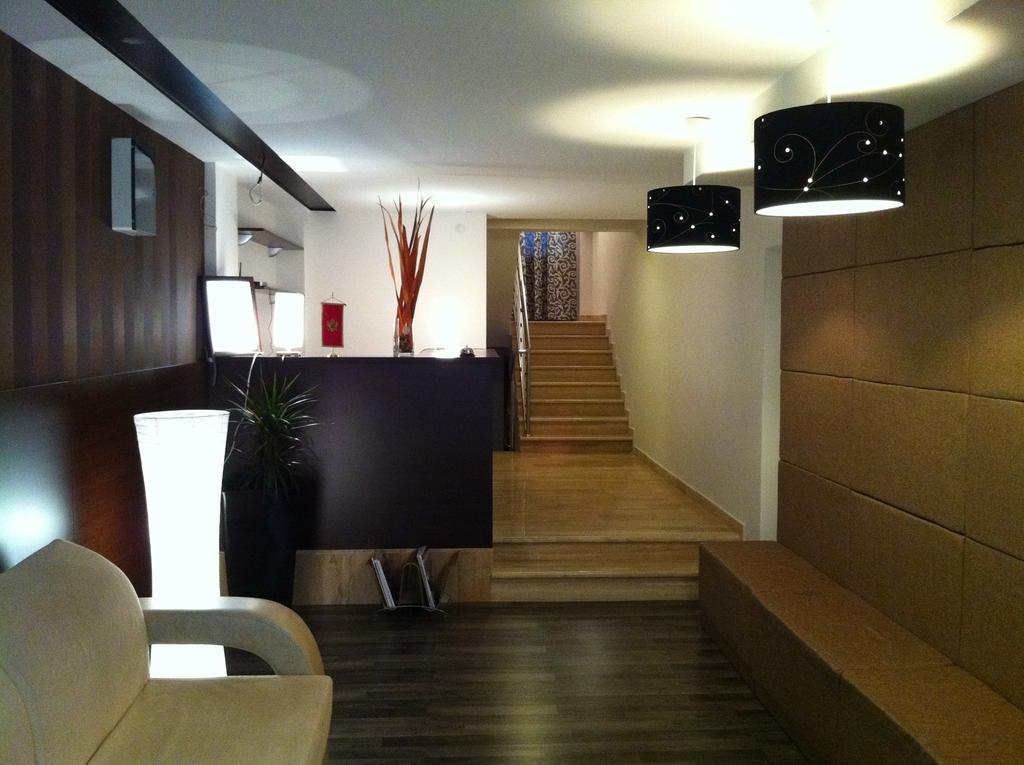 Apartments And Rooms Grand Palazzo Будва Екстериор снимка