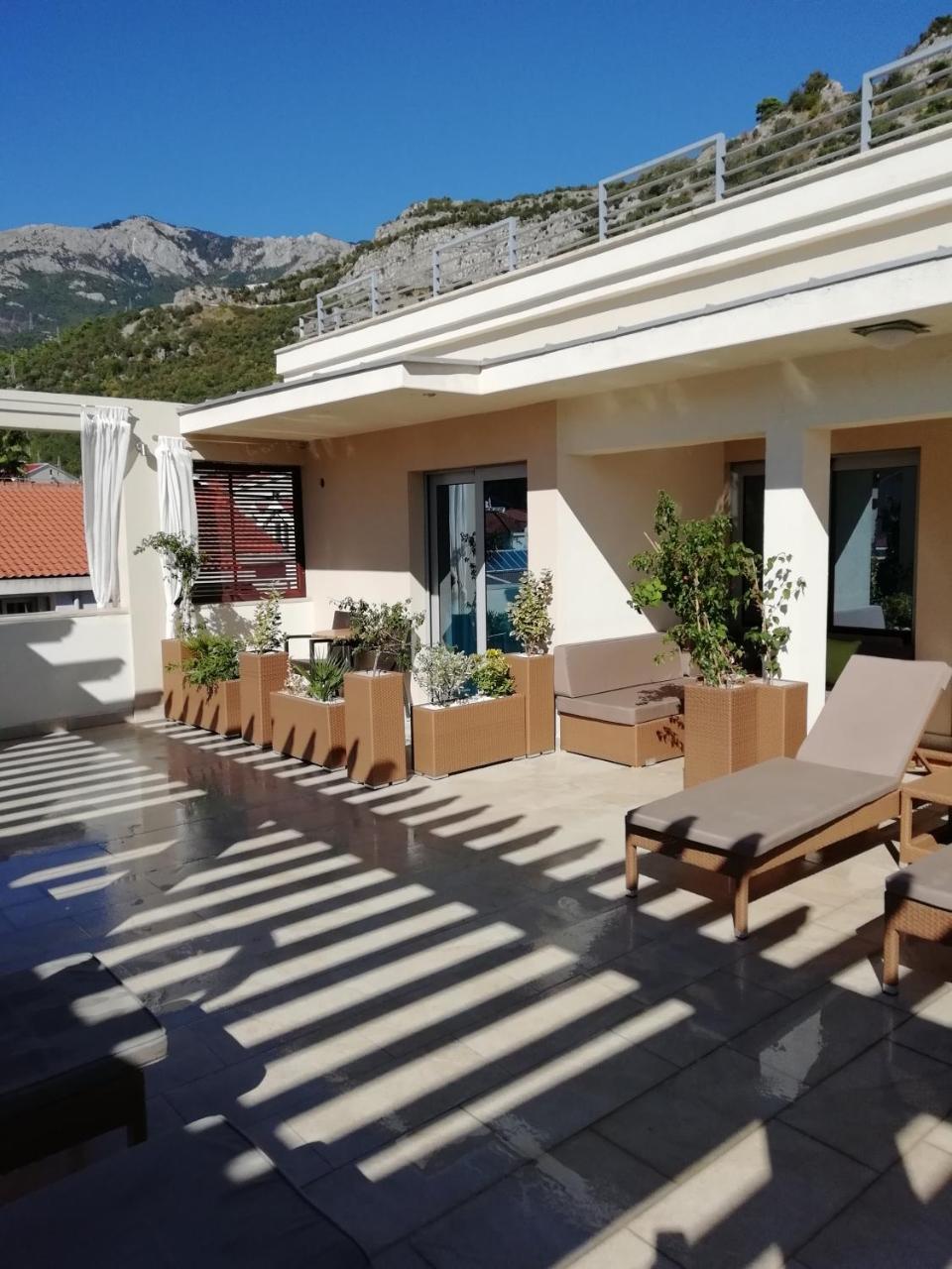 Apartments And Rooms Grand Palazzo Будва Екстериор снимка