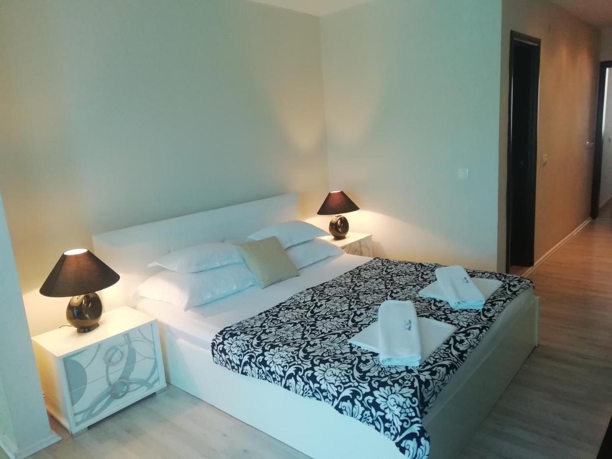 Apartments And Rooms Grand Palazzo Будва Екстериор снимка