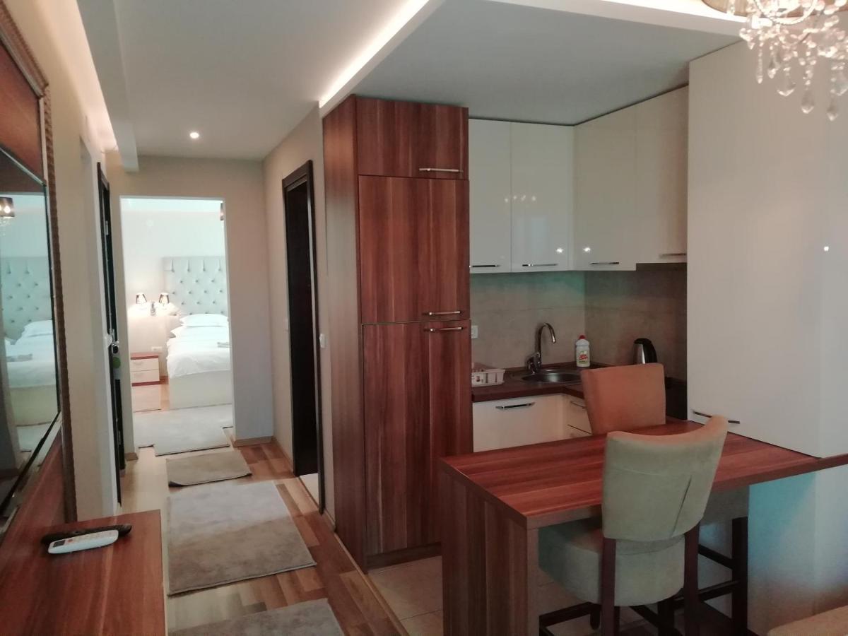 Apartments And Rooms Grand Palazzo Будва Екстериор снимка