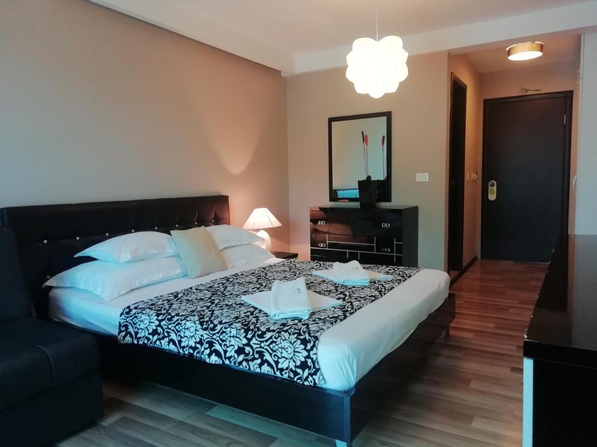 Apartments And Rooms Grand Palazzo Будва Екстериор снимка